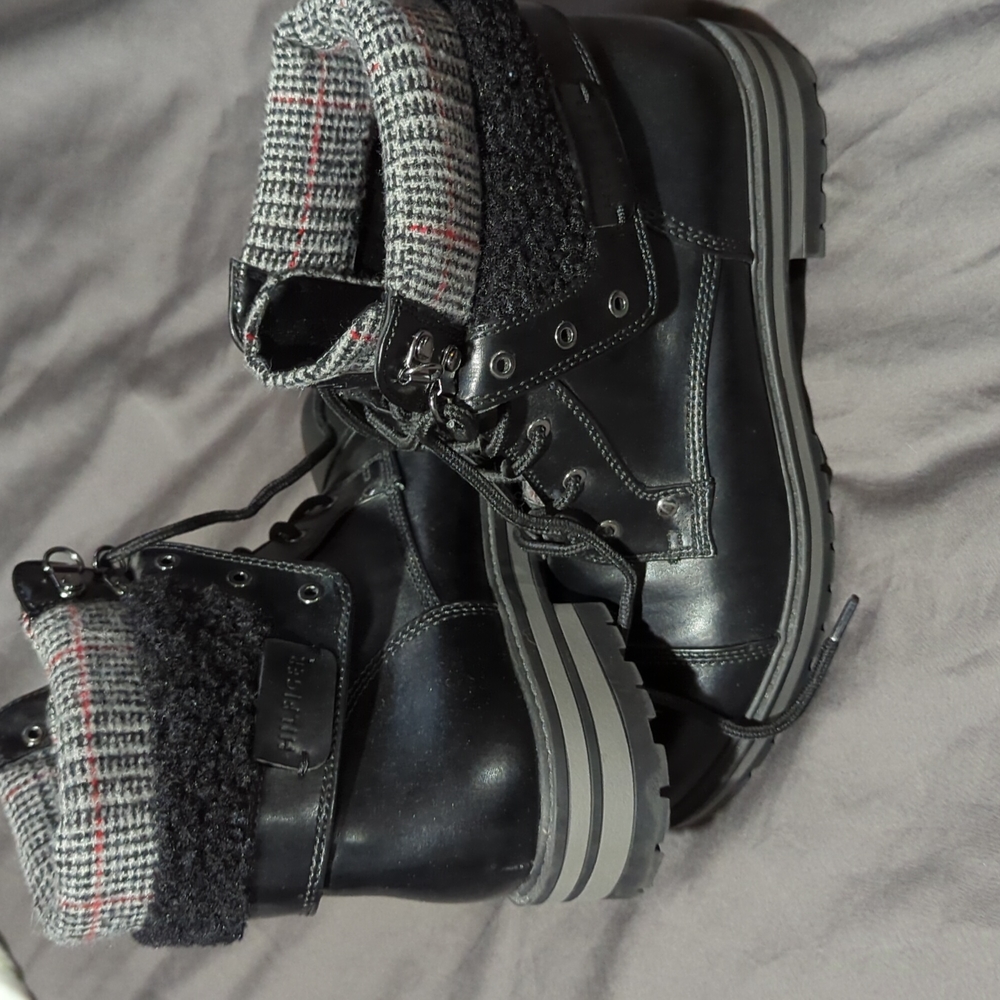 Tommy Hilfiger cuffed leather boots 9M